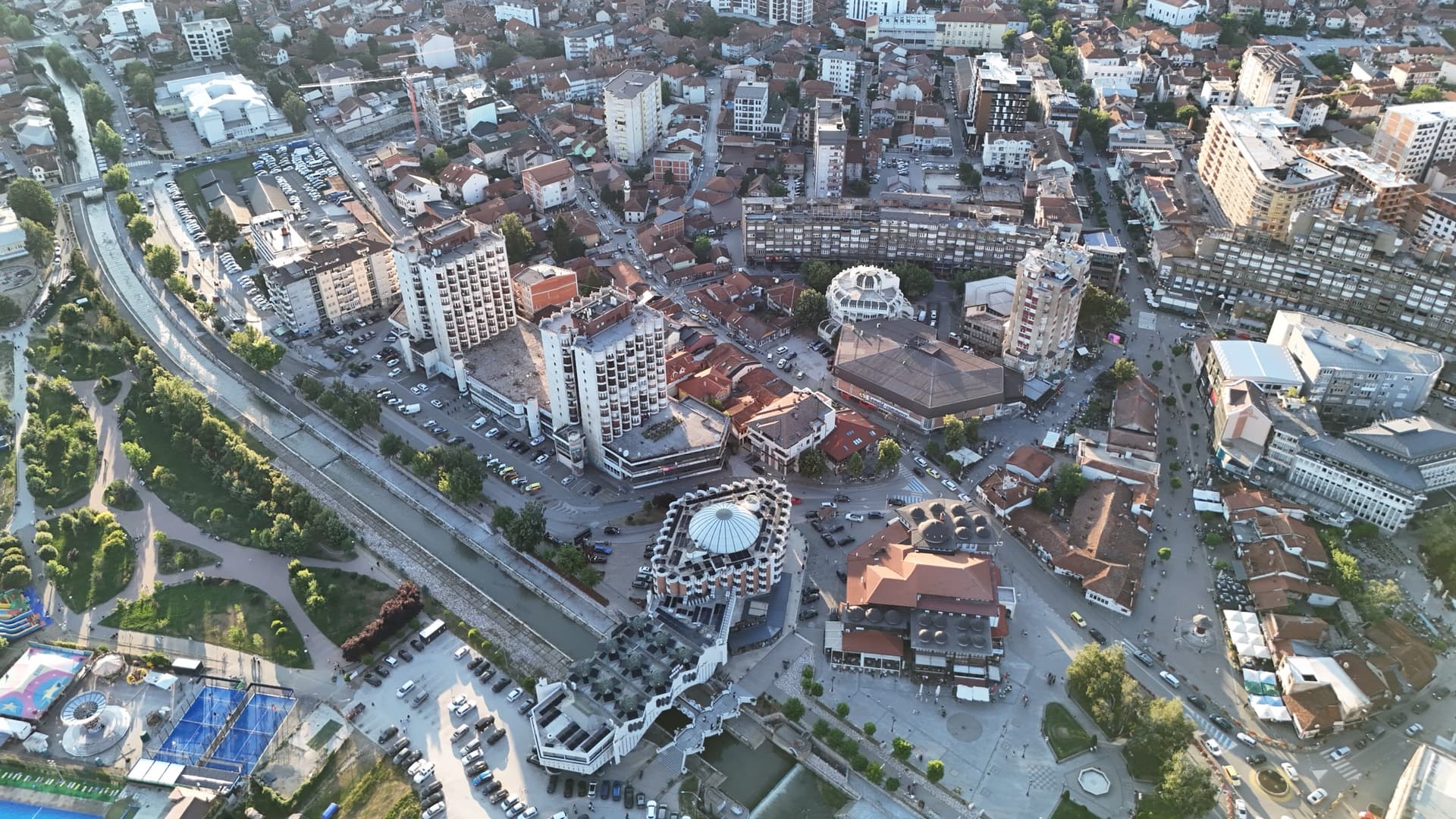 Hotel Vrbak i reka Raška