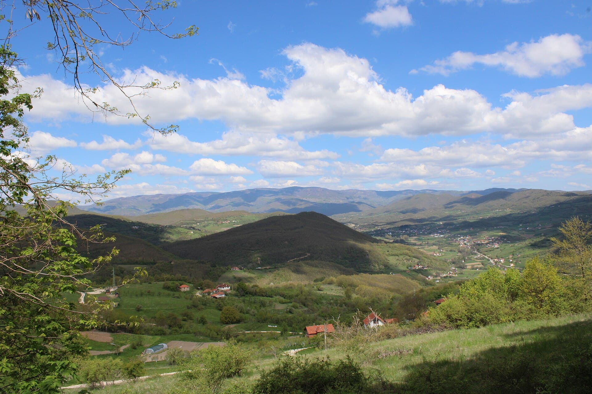 La vista dalle colline di Stari Ras verso Novi Pazar