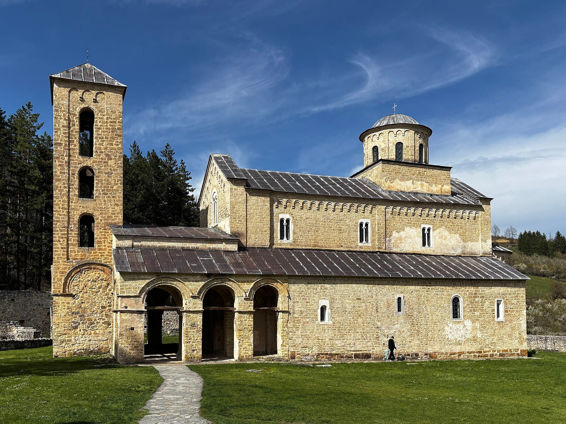Sopoćani monastery, at the head of the valley